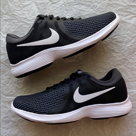 NWT Nike Revolution 4 - Picture 6 of 8